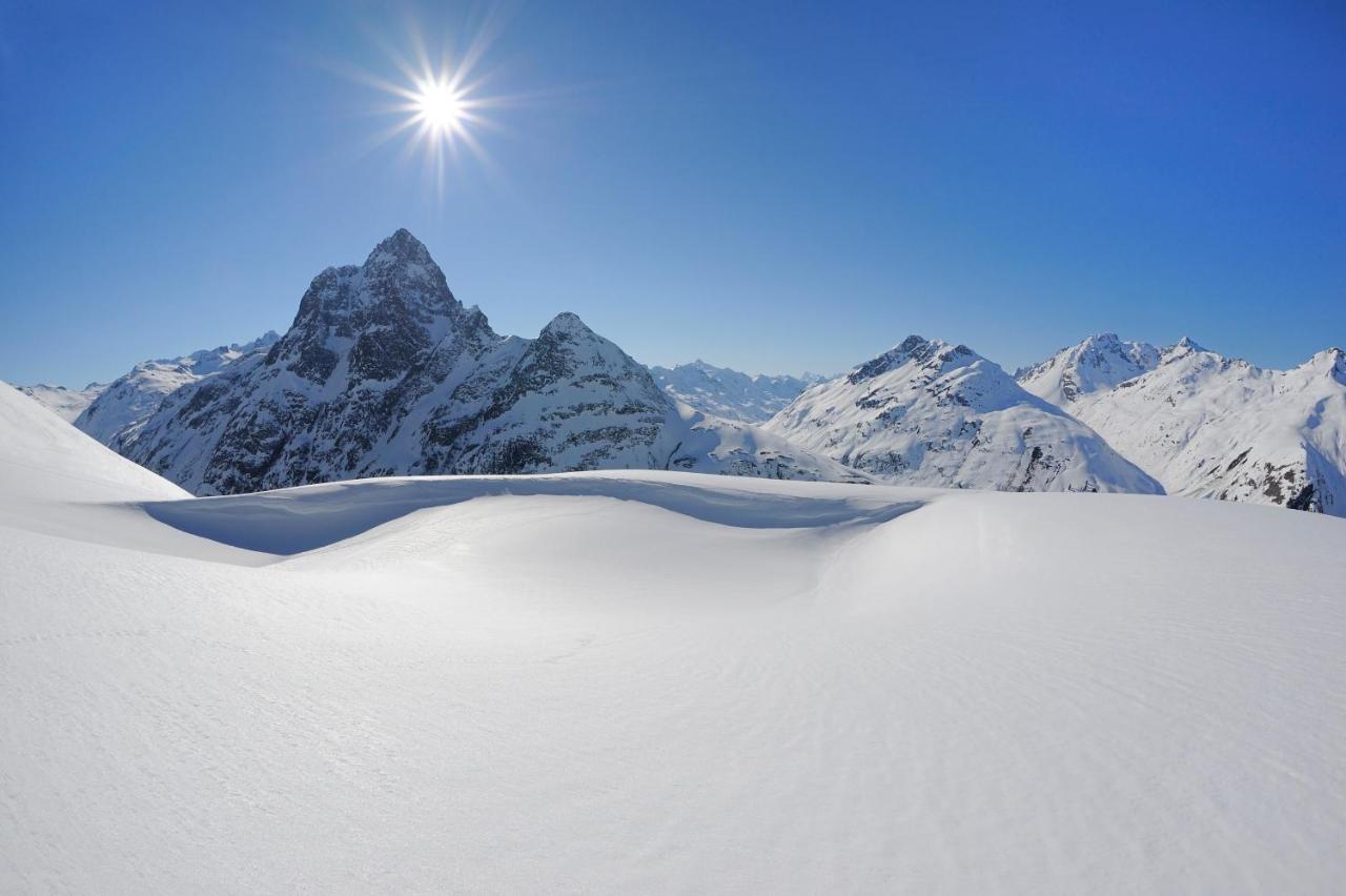 Berghotel Basur - Das Schihotel Am Arlberg フリルシュ エクステリア 写真